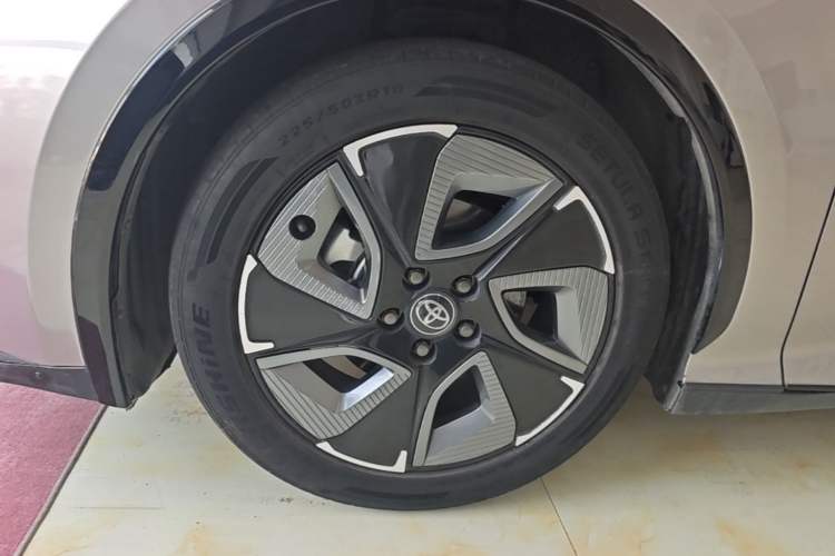 Used Toyota bZ3 2024 517 km Elite PRO Left Front Wheel Hub