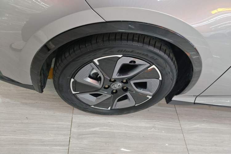Used Toyota bZ3 2024 517 km Elite PRO Left Front Wheel Hub