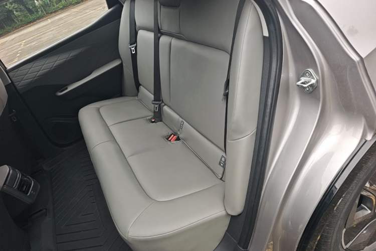 Used Toyota bZ3 2024 517 km Elite PRO Left Rear Seat