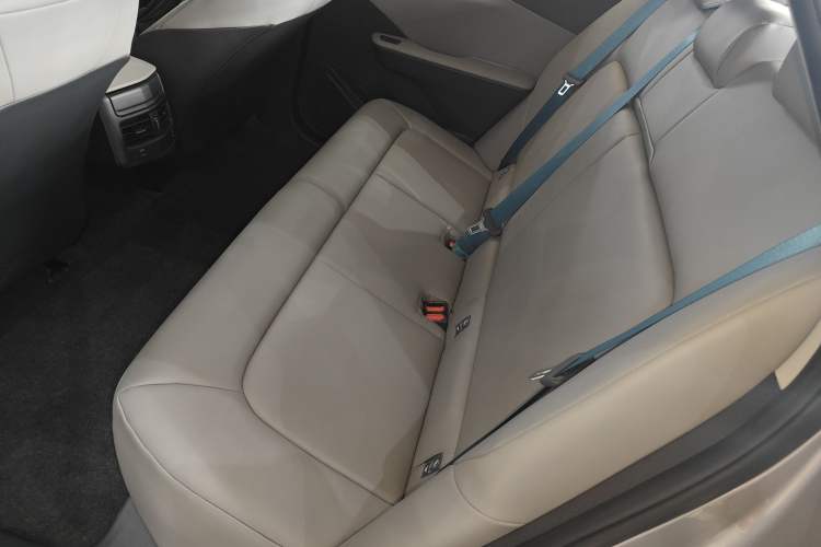Used Toyota bZ3 2024 517 km Elite PRO Left Rear Seat