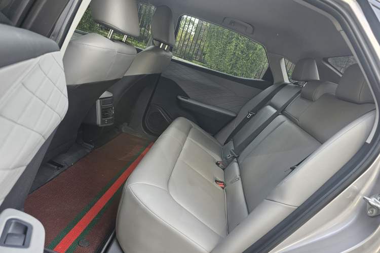 Used Toyota bZ3 2024 517 km Elite PRO Left Rear Seat