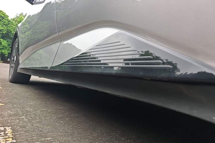 Used Toyota bZ3 2024 517 km Elite PRO Left Side Sill