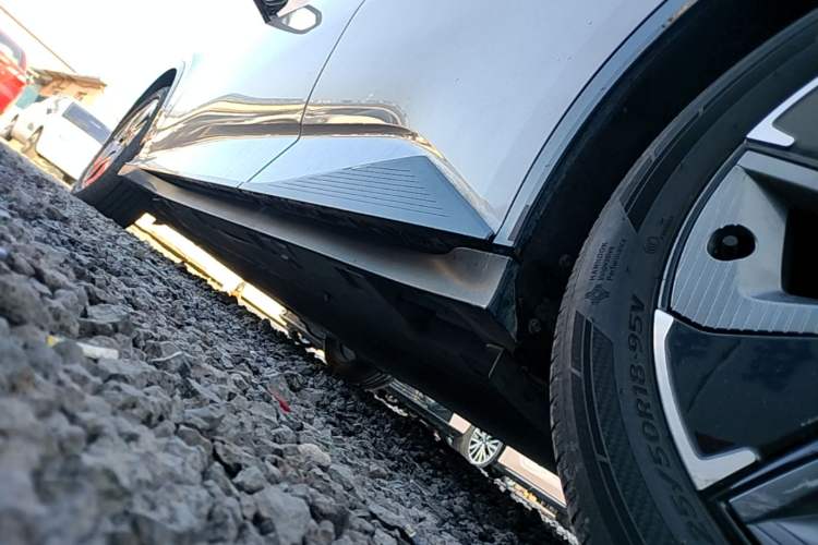 Used Toyota bZ3 2024 517 km Elite PRO Left Side Sill