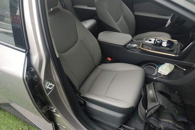 Used Toyota bZ3 2024 517 km Elite PRO Right Front Seat