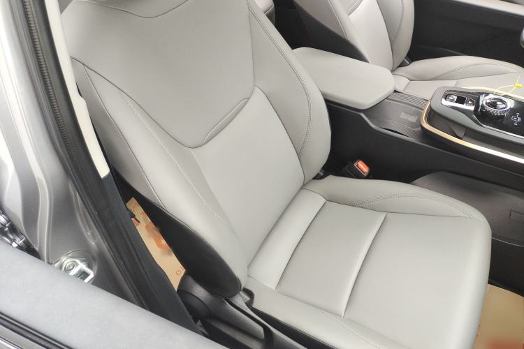Used Toyota bZ3 2024 517 km Elite PRO Right Front Seat