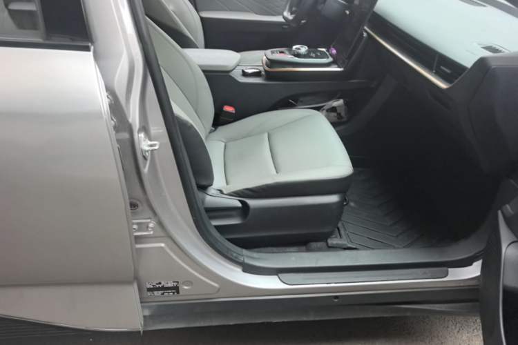 Used Toyota bZ3 2024 517 km Elite PRO Right Front Seat
