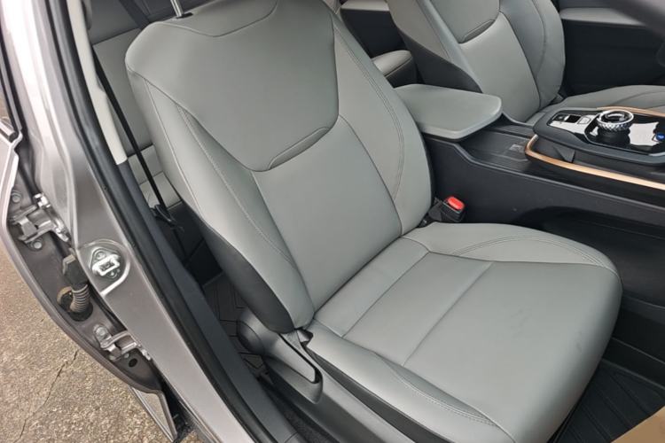 Used Toyota bZ3 2024 517 km Elite PRO Right Front Seat
