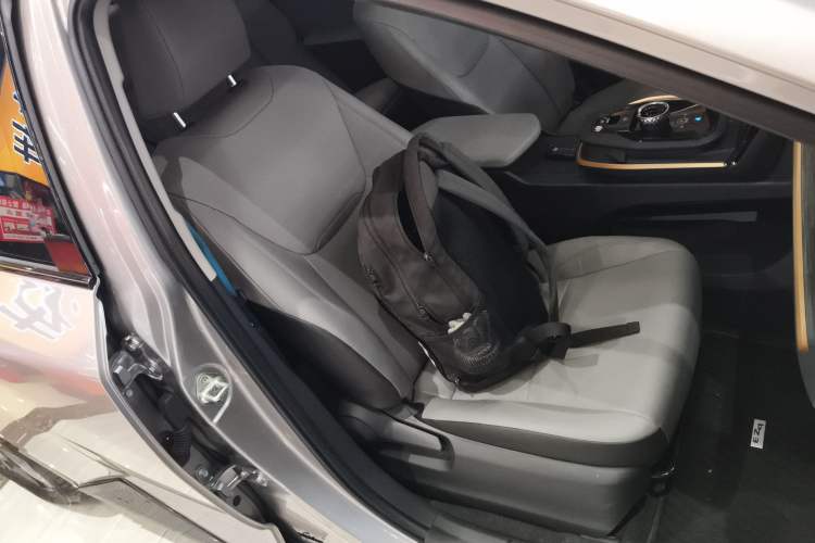Used Toyota bZ3 2024 517 km Elite PRO Right Front Seat