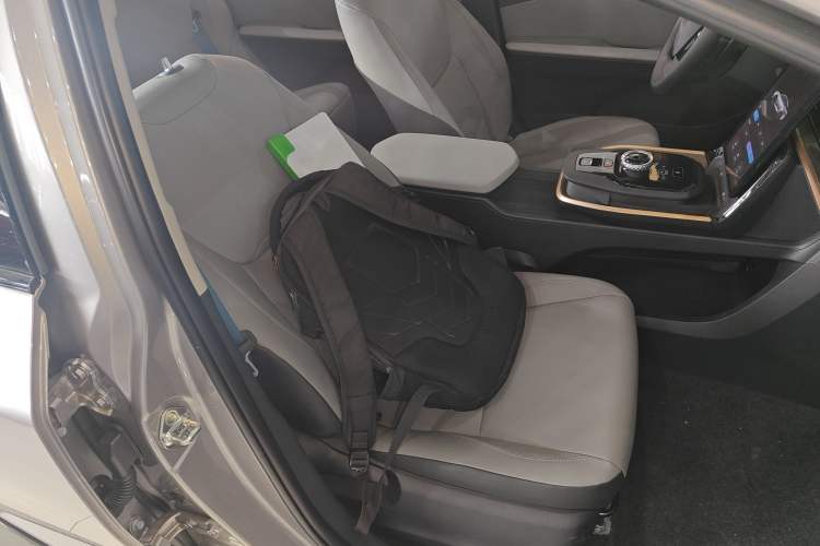 Used Toyota bZ3 2024 517 km Elite PRO Right Front Seat