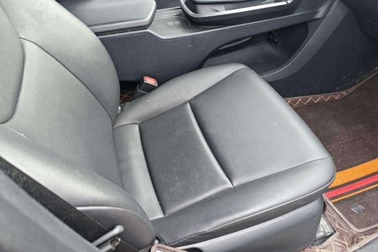 Used Toyota bZ3 2024 517 km Elite PRO Right Front Seat
