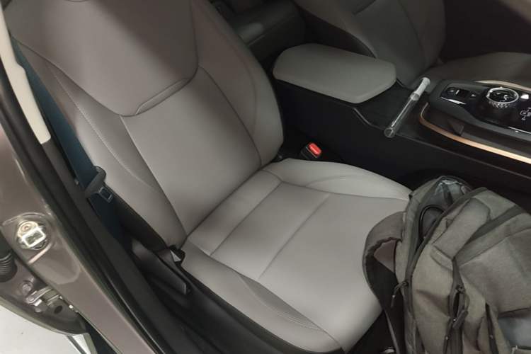 Used Toyota bZ3 2024 517 km Elite PRO Right Front Seat
