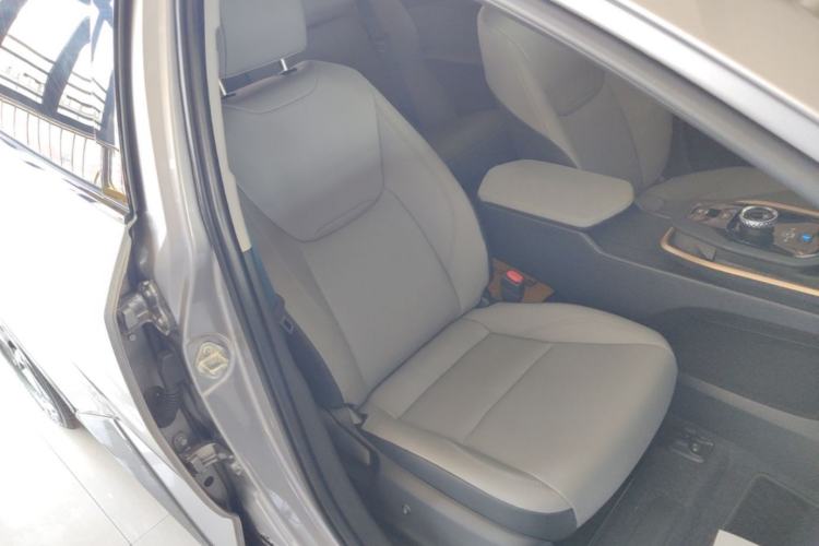 Used Toyota bZ3 2024 517 km Elite PRO Right Front Seat