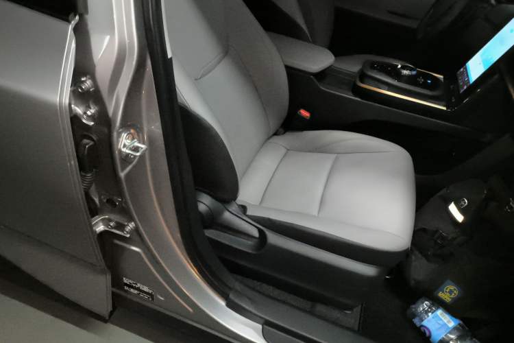 Used Toyota bZ3 2024 517 km Elite PRO Right Front Seat