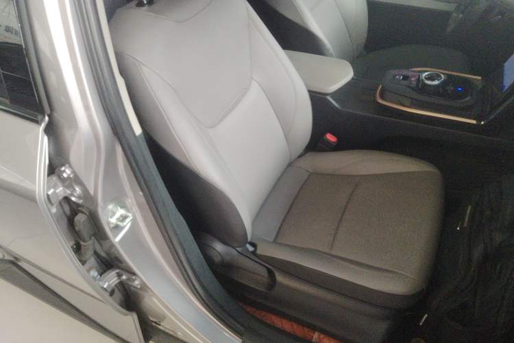 Used Toyota bZ3 2024 517 km Elite PRO Right Front Seat