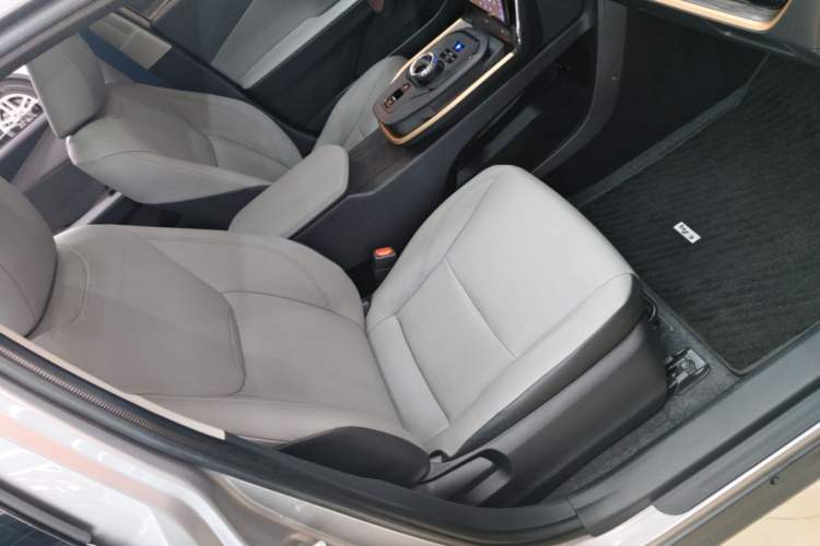 Used Toyota bZ3 2024 517 km Elite PRO Right Front Seat