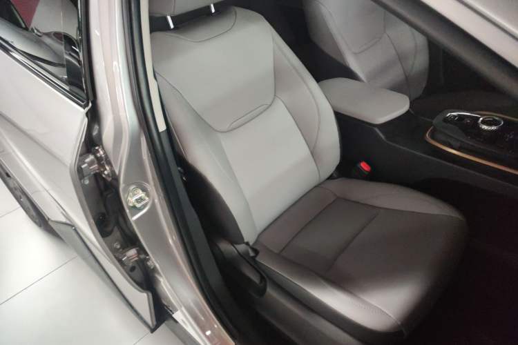 Used Toyota bZ3 2024 517 km Elite PRO Right Front Seat