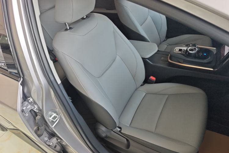 Used Toyota bZ3 2024 517 km Elite PRO Right Front Seat