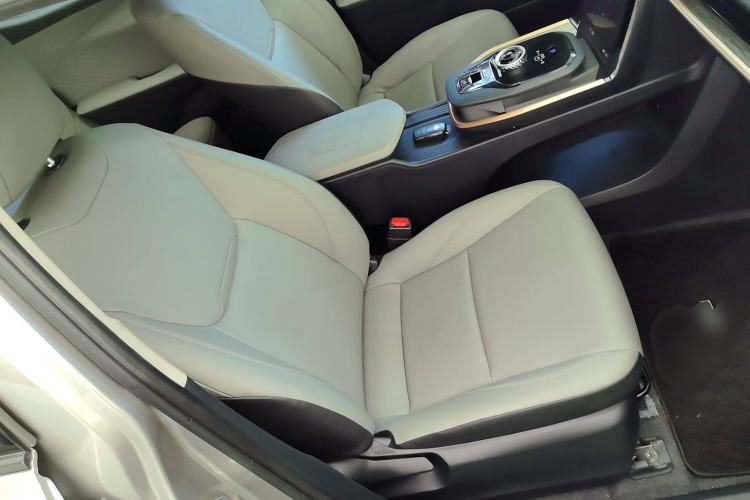 Used Toyota bZ3 2024 517 km Elite PRO Right Front Seat