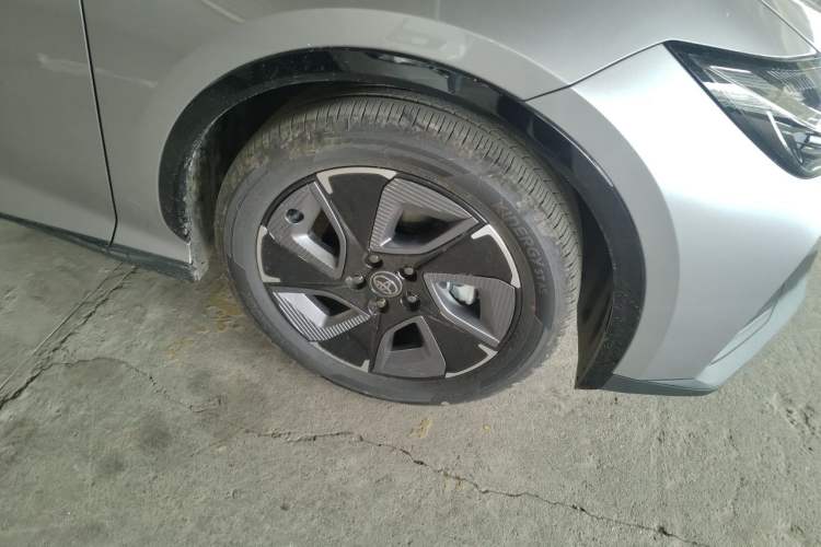 Used Toyota bZ3 2024 517 km Elite PRO Right Front Wheel Hub
