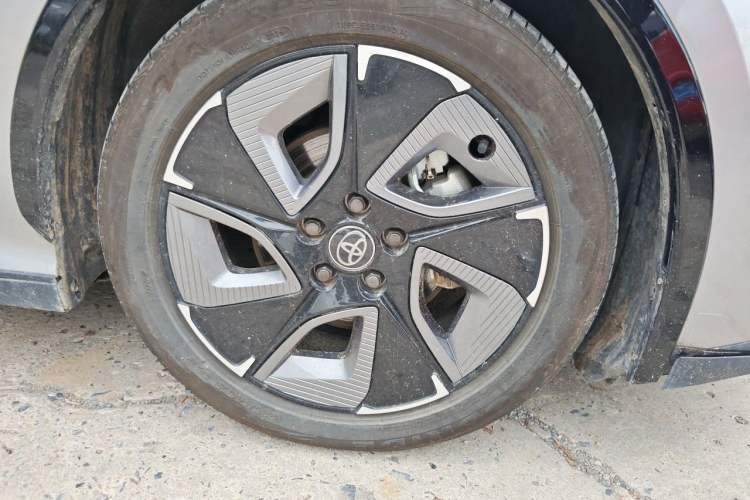 Used Toyota bZ3 2024 517 km Elite PRO Right Front Wheel Hub