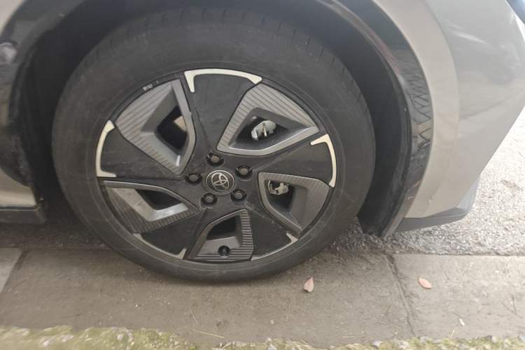 Used Toyota bZ3 2024 517 km Elite PRO Right Front Wheel Hub