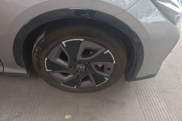 Used Toyota bZ3 2024 517 km Elite PRO Right Front Wheel Hub