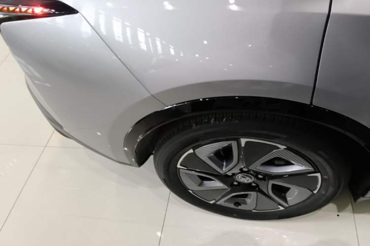 Used Toyota bZ3 2024 517 km Elite PRO Right Rear Wheel Hub