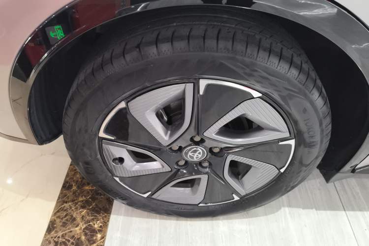 Used Toyota bZ3 2024 517 km Elite PRO Right Rear Wheel Hub