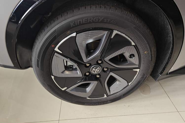 Used Toyota bZ3 2024 517 km Elite PRO Right Rear Wheel Hub