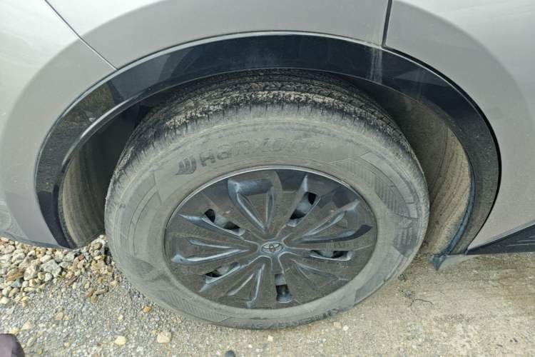 Used Toyota bZ3 2024 517 km Elite PRO Right Rear Wheel Hub