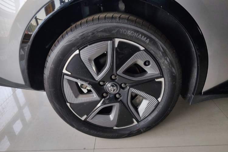 Used Toyota bZ3 2024 517 km Elite PRO Right Rear Wheel Hub