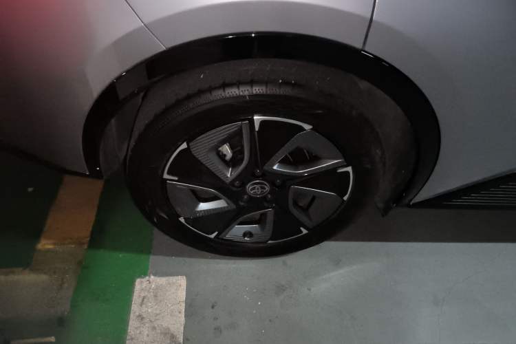 Used Toyota bZ3 2024 517 km Elite PRO Right Rear Wheel Hub