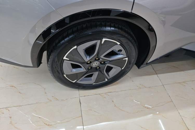 Used Toyota bZ3 2024 517 km Elite PRO Right Rear Wheel Hub