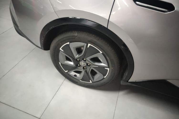 Used Toyota bZ3 2024 517 km Elite PRO Right Rear Wheel Hub