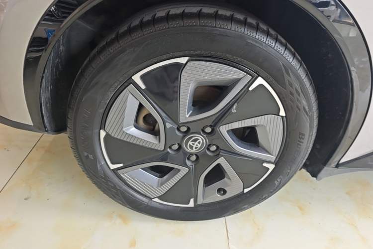 Used Toyota bZ3 2024 517 km Elite PRO Right Rear Wheel Hub