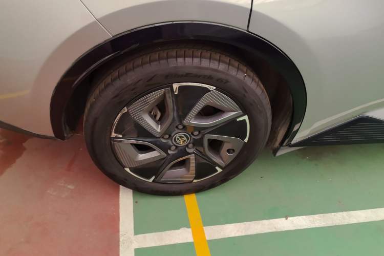Used Toyota bZ3 2024 517 km Elite PRO Right Rear Wheel Hub