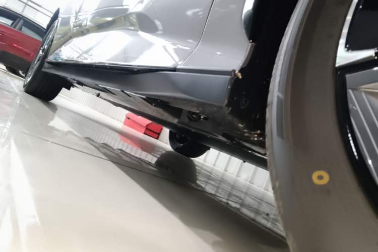 Used Toyota bZ3 2024 517 km Elite PRO Right Side Sill