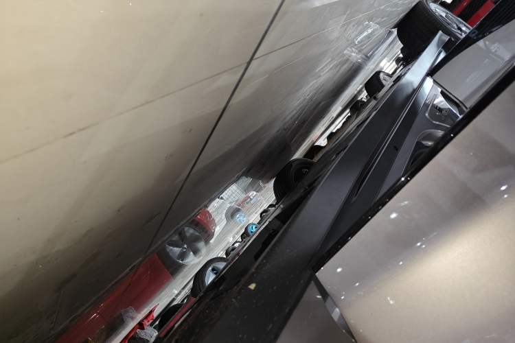 Used Toyota bZ3 2024 517 km Elite PRO Right Side Sill