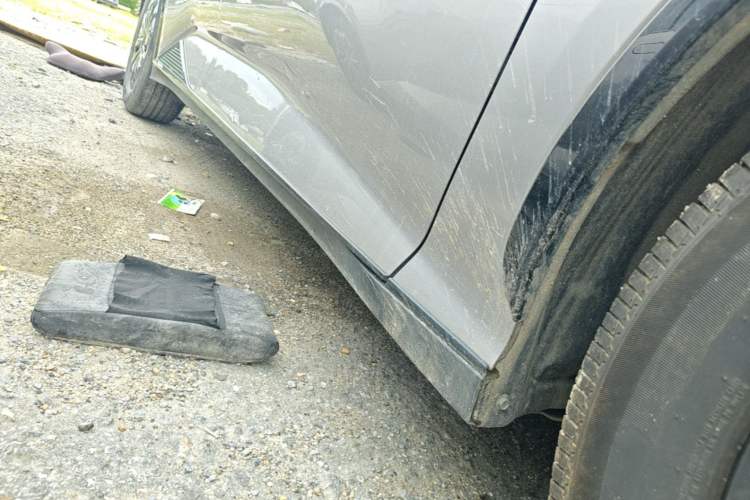 Used Toyota bZ3 2024 517 km Elite PRO Right Side Sill