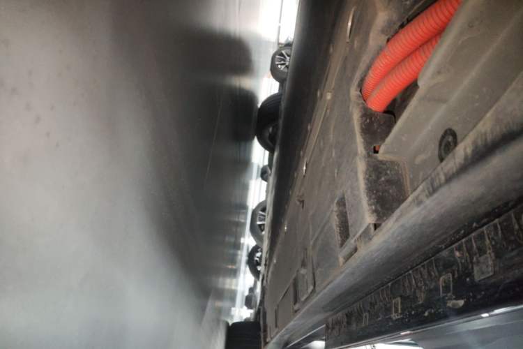 Used Toyota bZ3 2024 517 km Elite PRO Right Side Sill
