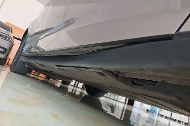 Used Toyota bZ3 2024 517 km Elite PRO Right Side Sill