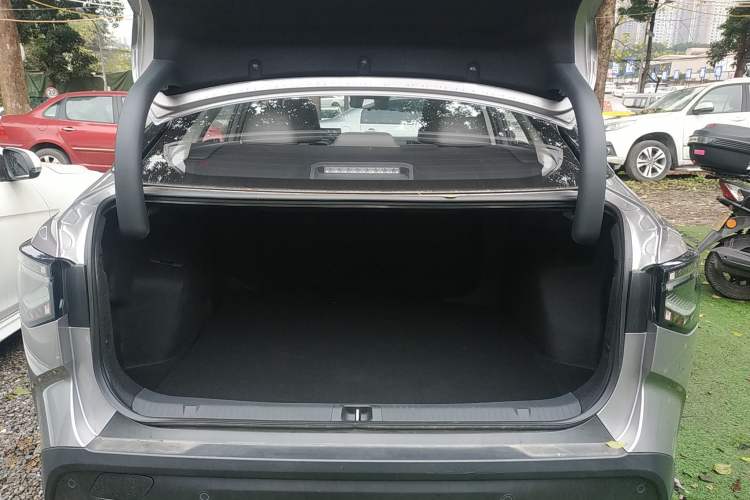 Used Toyota bZ3 2024 517 km Elite PRO Trunk