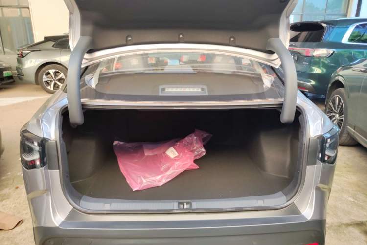 Used Toyota bZ3 2024 517 km Elite PRO Trunk