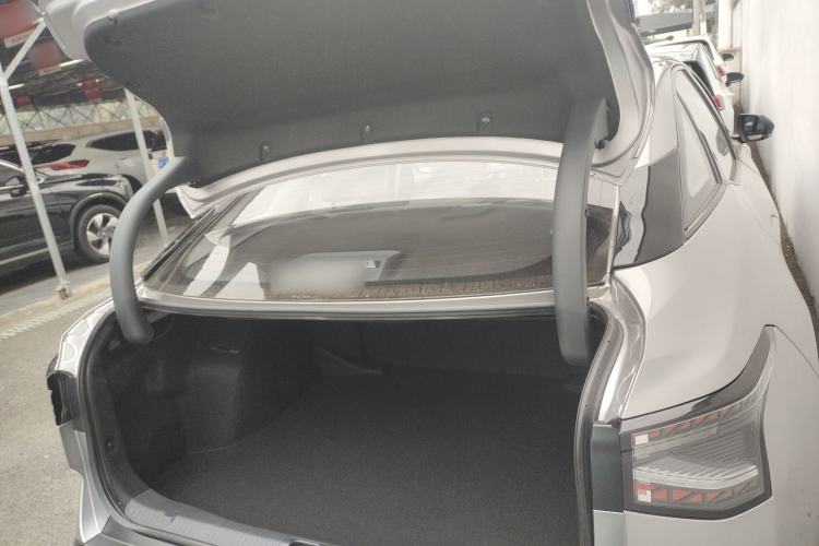 Used Toyota bZ3 2024 517 km Elite PRO Trunk