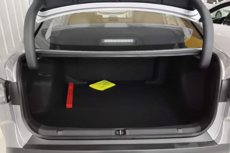Used Toyota bZ3 2024 517 km Elite PRO Trunk
