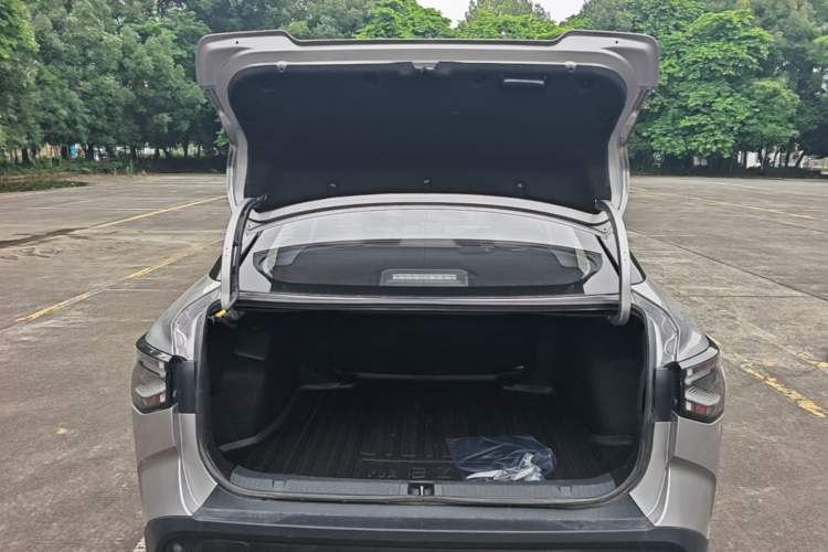 Used Toyota bZ3 2024 517 km Elite PRO Trunk