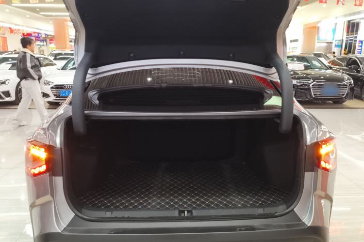 Used Toyota bZ3 2024 517 km Elite PRO Trunk