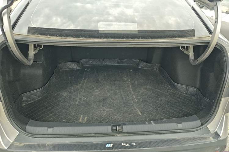 Used Toyota bZ3 2024 517 km Elite PRO Trunk