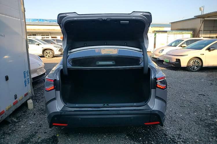 Used Toyota bZ3 2024 517 km Elite PRO Trunk