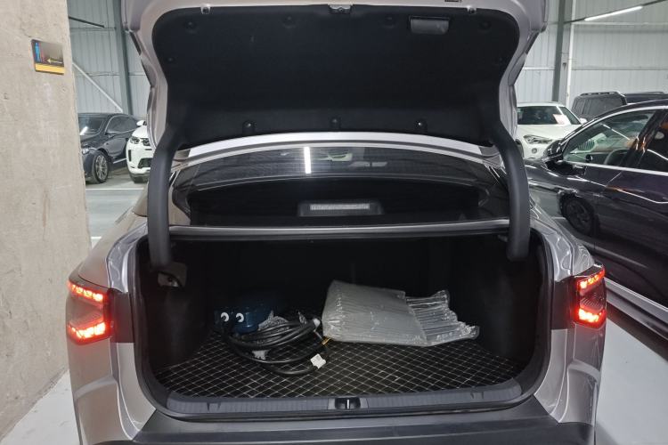 Used Toyota bZ3 2024 517 km Elite PRO Trunk